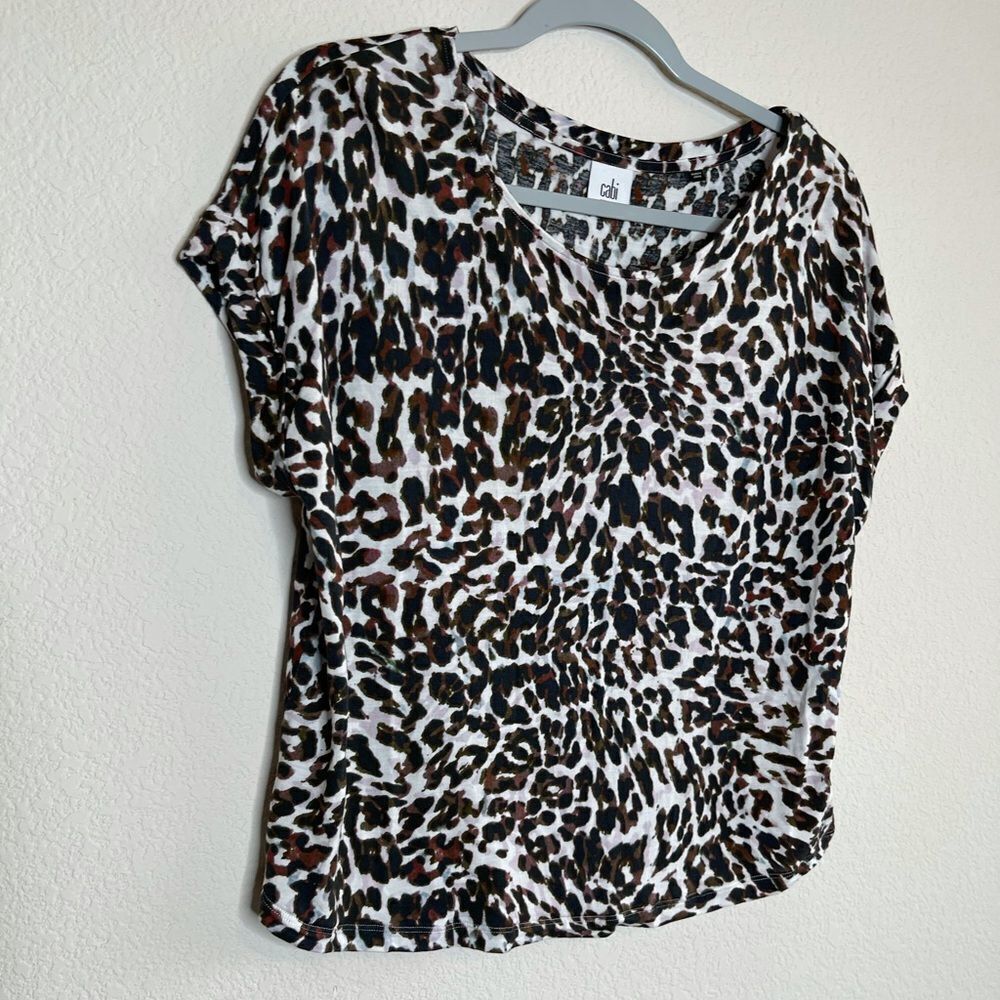 Cabi leopard print slight cropped blouse - Picture 2 of 8